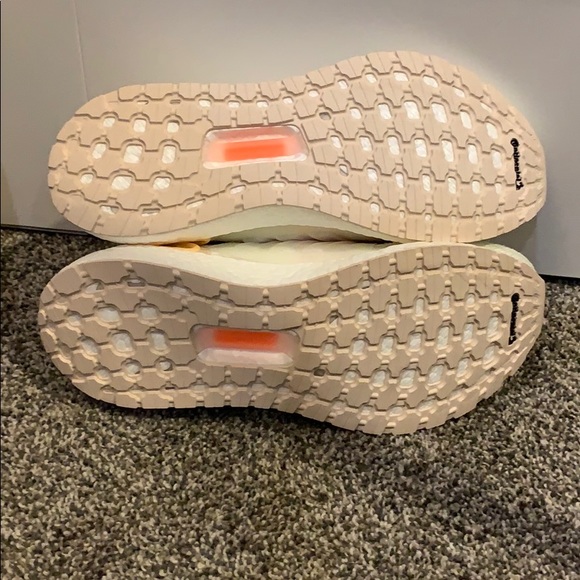 Ultra boost 19 w running shoes adidas NWT box 10.5 - Picture 4 of 7